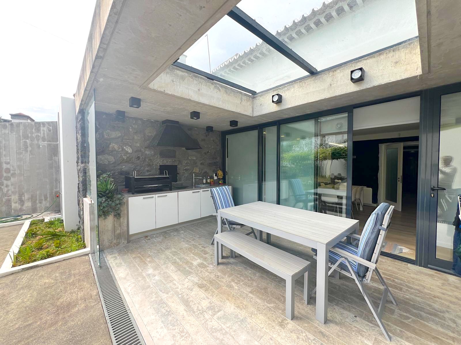 Moradia T4, perto da praia, ar condicionado, estacionamento e com piscina., image size:1600x1200